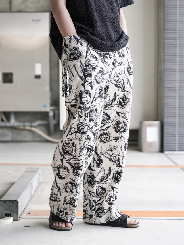 Sasquatchfabrix. "FLOWER SKETCH SLEEPING PANTS"