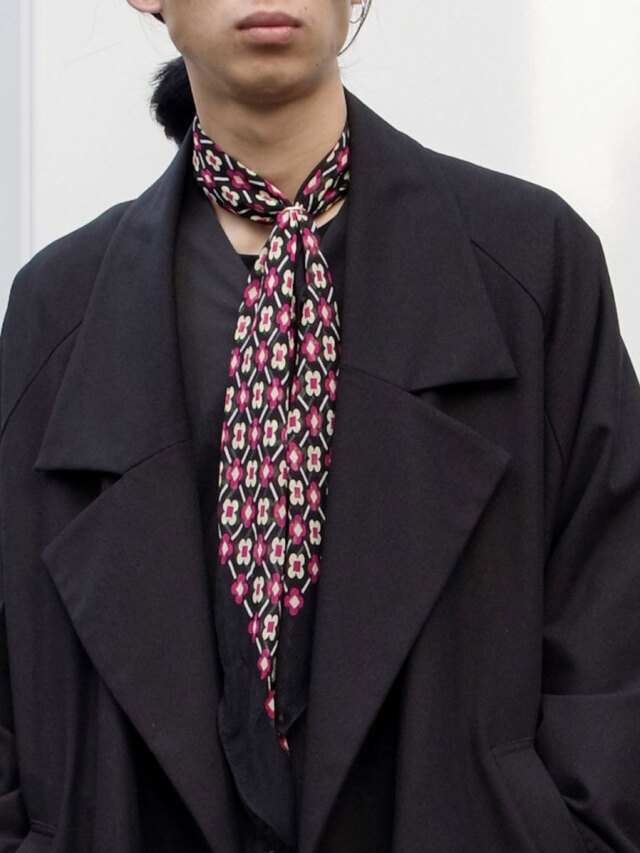 Sasquatchfabrix. "FLOWER CHECK SILK SCARF" - BLACK
