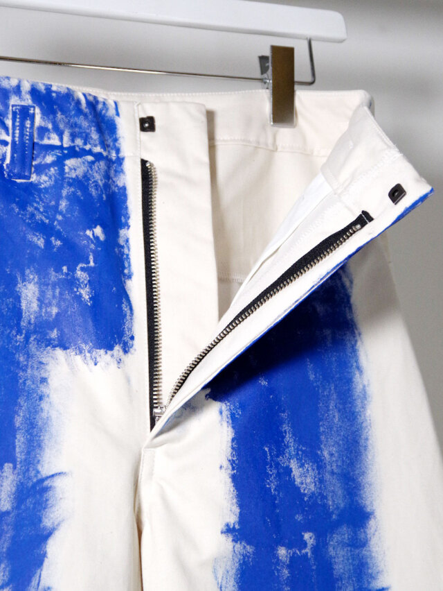SHINYAKOZUKA(シンヤコヅカ) SIDE TACK TAPERED SHINYAKOZUKA(シンヤコヅカ)のSIDE TACK TAPERED ECRUの通販