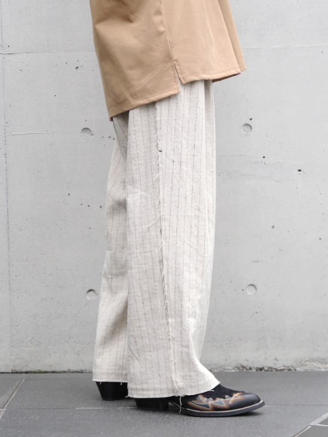 Urig STRIPE SCHADEN 3TUCK PANTS NL サイズ1 Urig（ウーリッヒ）のSTRIPE SCHADEN 3TUCK PANTS NL NAVY