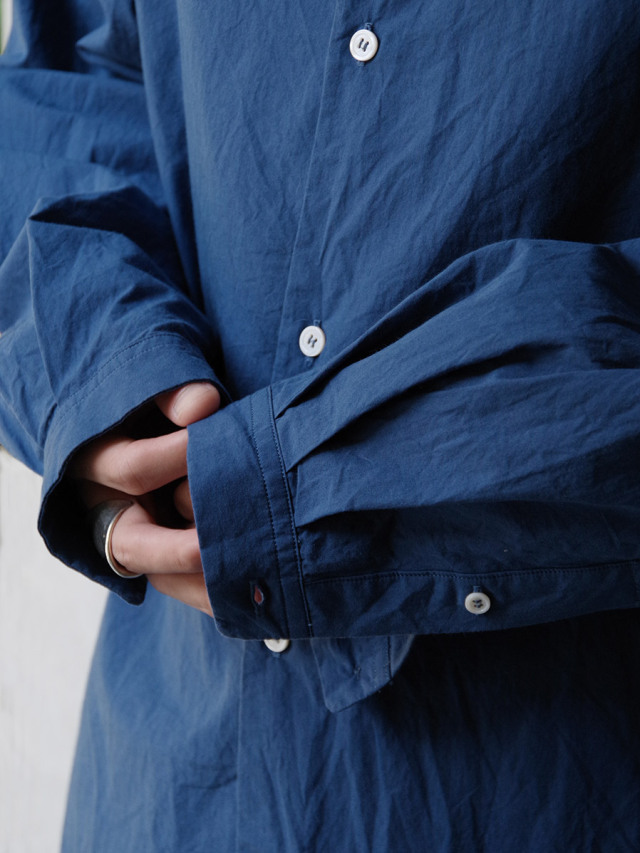 YOKOSAKAMOTO ヨーコサカモト シャツ ブルー yoko sakamoto（ヨーコサカモト）の「【YOKO SAKAMOTO】DRESS