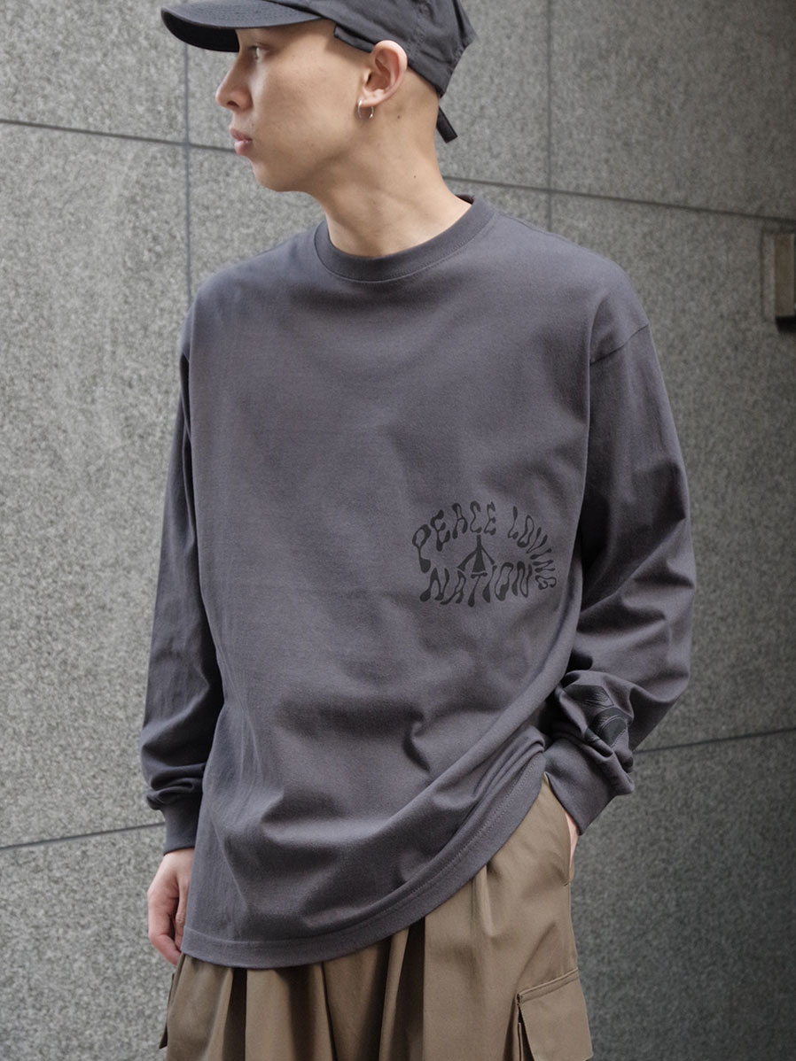 Sasquatchfabrix. "L/S T-SHIRT "PEACE LOVING NATION""