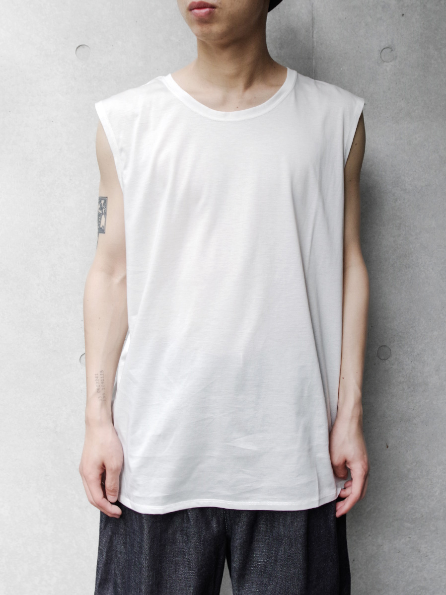 Urig "EMB NO SLEEVE CS" - WHITE