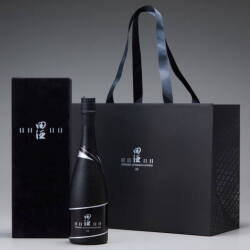 ≪数量限定≫青森県　西田酒造店　田酒【でんしゅ】純米大吟醸　二割三分　７２０ｍｌ　専用の手提げ付き