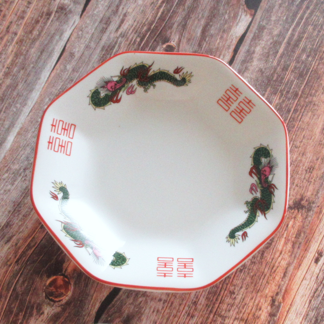 三つ竜八角皿 正面