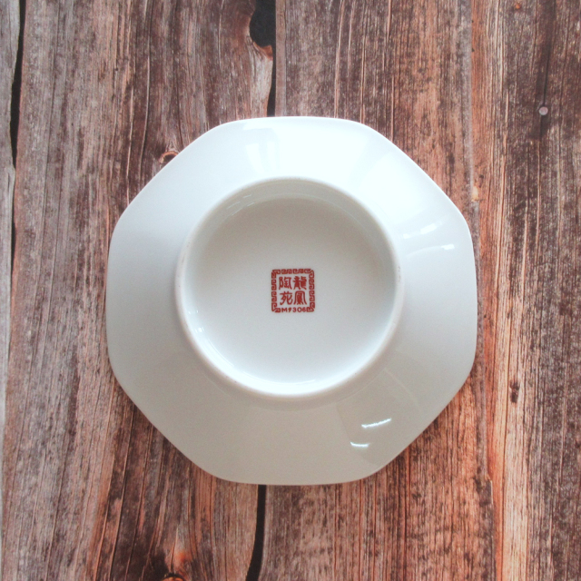 三つ竜八角皿 裏