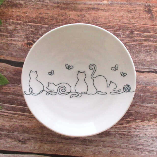 ひとふで ねこ 取り皿 16cm 軽量 日本製 美濃焼 小皿 ケーキ皿 副菜皿 約170g