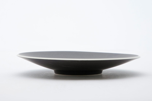 パスタ皿 23cm 黒 横