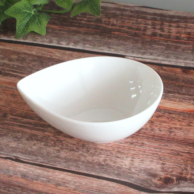 小鉢 10cm おしゃれ 陶器 小鉢 ボウル しずく型 ドロップ ボウル カフェ食器 白い食器 四季彩陶器 美濃焼 業務用 フォンテ 17100037