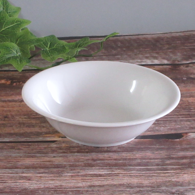 ボウル 食器 おしゃれ 陶器 16cm サラダボウル シリアルボウル 洋食器 北欧風 かわいい 四季彩陶器 美濃焼 業務用 アーバンホワイト 50600016