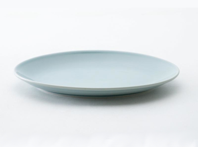 M248 中国 清時代 青釉陽刻花鳥文中皿 直径21㎝ M248 中国 清時代 青釉陽刻花鳥文中皿 直径21㎝