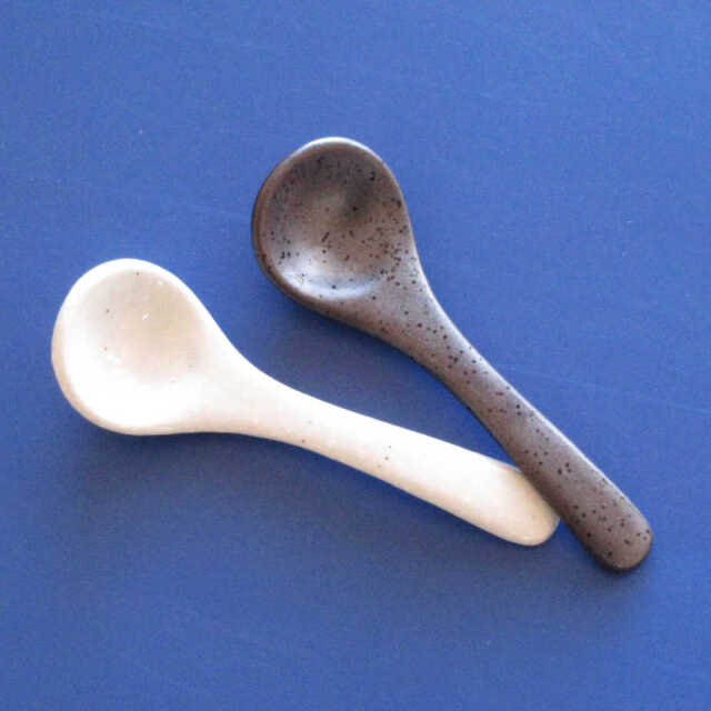 スプーン 陶器 茶碗蒸しスプーン おしゃれ 茶碗蒸し用スプーン デザートスプーン 黒 白 陶器 四季彩陶器 美濃焼 業務用