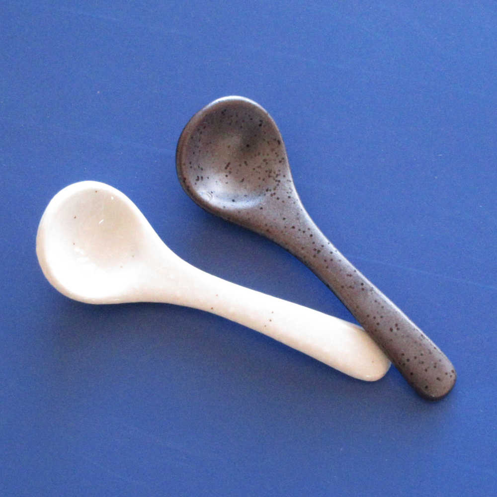 スプーン 陶器 茶碗蒸しスプーン おしゃれ 茶碗蒸し用スプーン デザートスプーン 黒 白 陶器 四季彩陶器 美濃焼 業務用