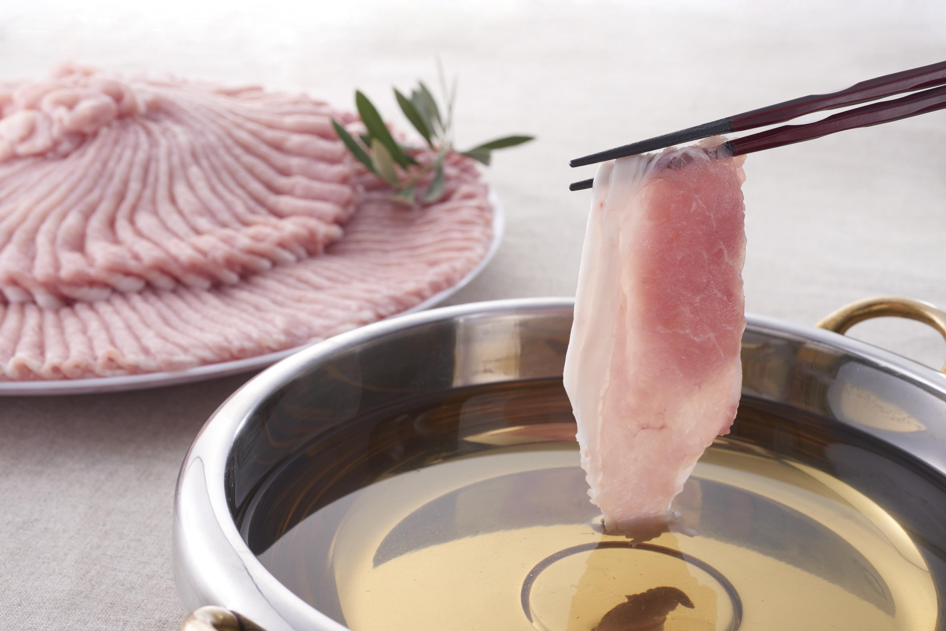 【香川県】オリーブ豚しゃぶしゃぶ用スライス肉（モモ300g＆バラ300ｇ）【産地直送・同梱不可】