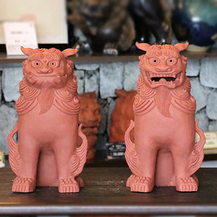 魔除け獅子「立正面シーサー」（赤）　作　新垣信一