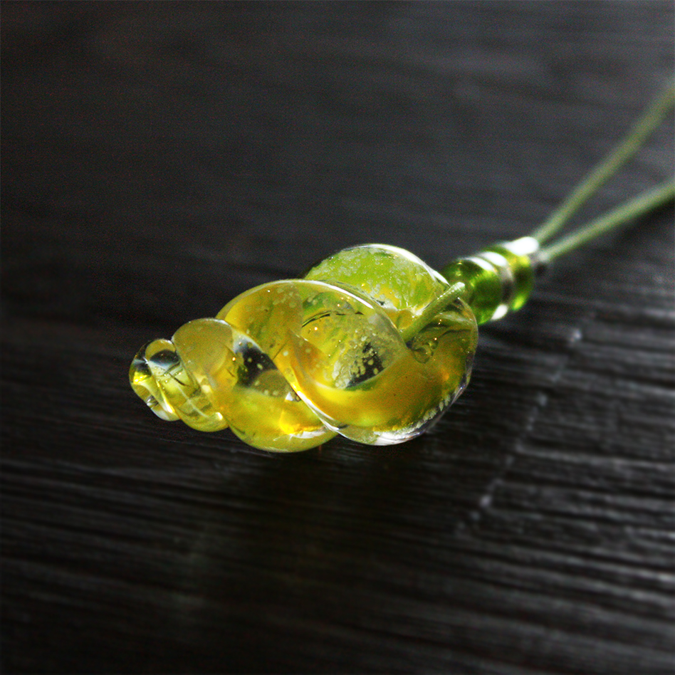 【琉球ガラス】海蛍ストラップ巻貝「珊瑚」