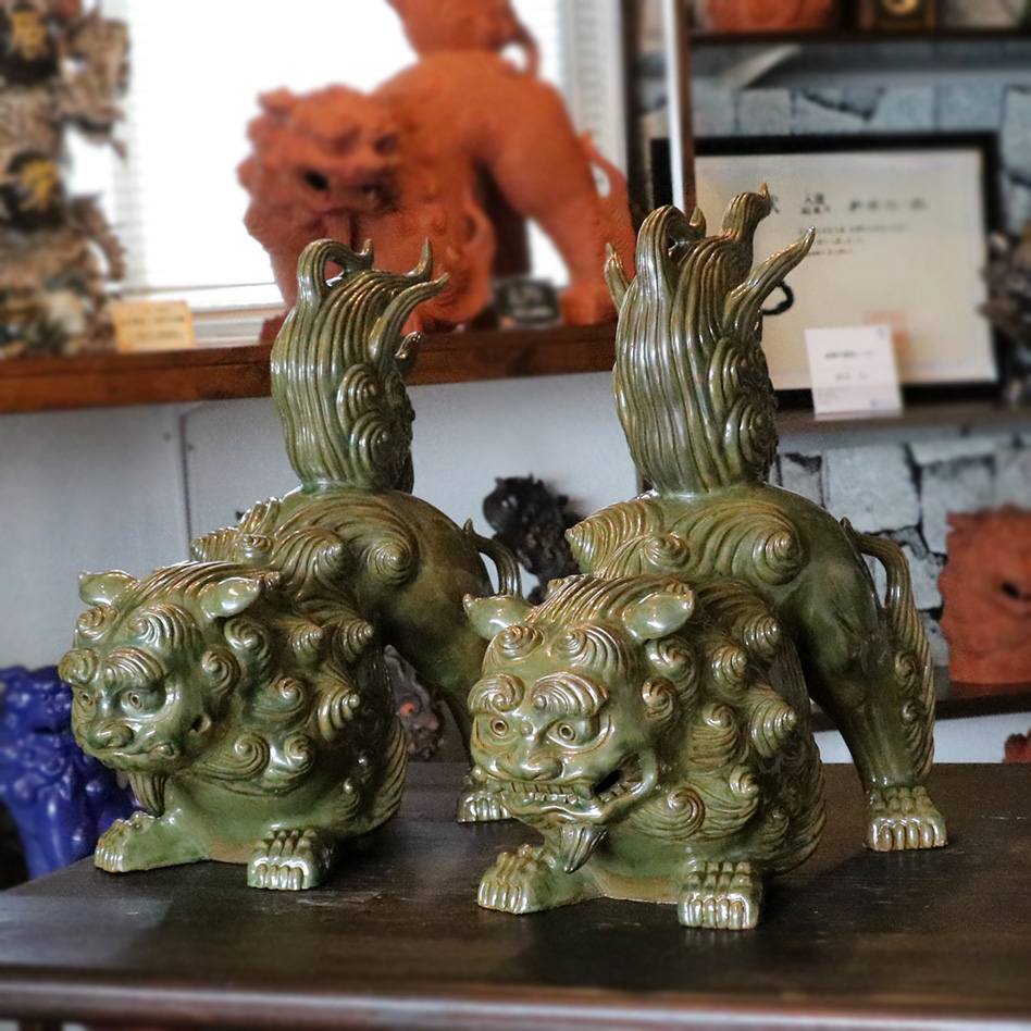 魔除け獅子「オーグスヤーシーサー」　作　新垣信一