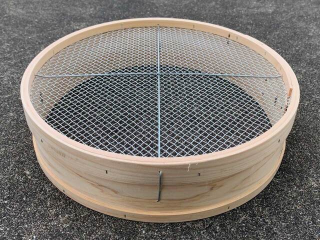 木製曲げ輪ふるい（通し） 36cmタイプ ライト 網目6.0mm 舗装現場で