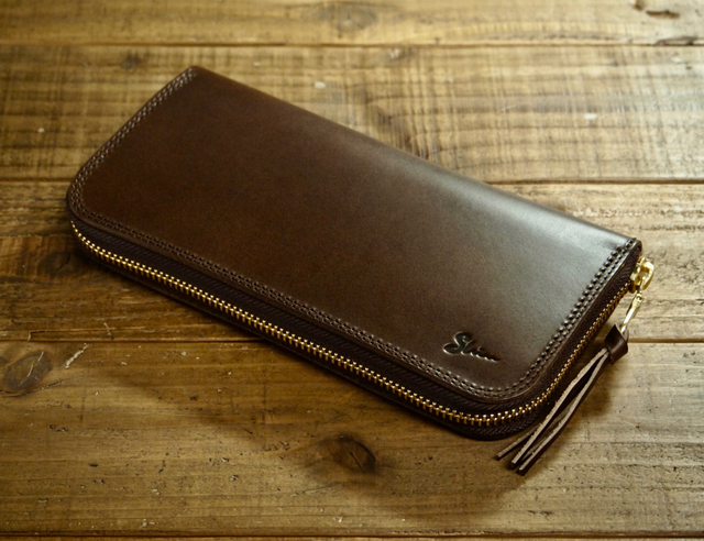 100%タンニン鞣しのイタリアンレザー製ラウンドファスナー長財布/革