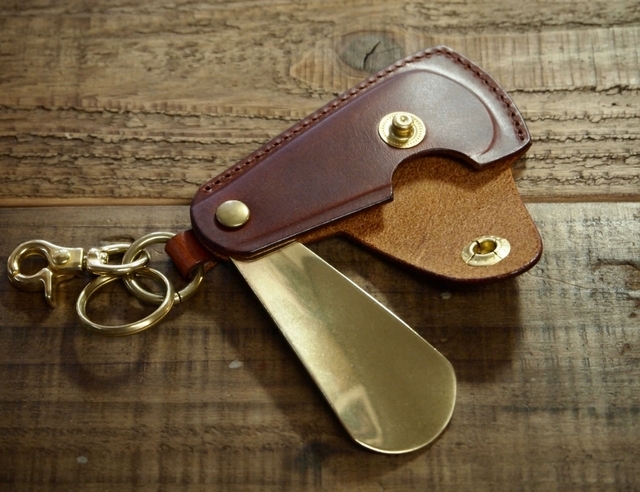 レザーカバー付き真鍮製靴ベラ