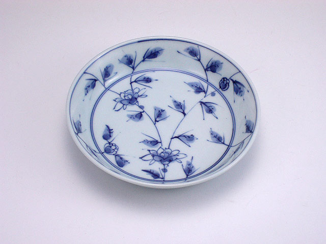 有田焼 青花 花唐草渕上り５寸皿