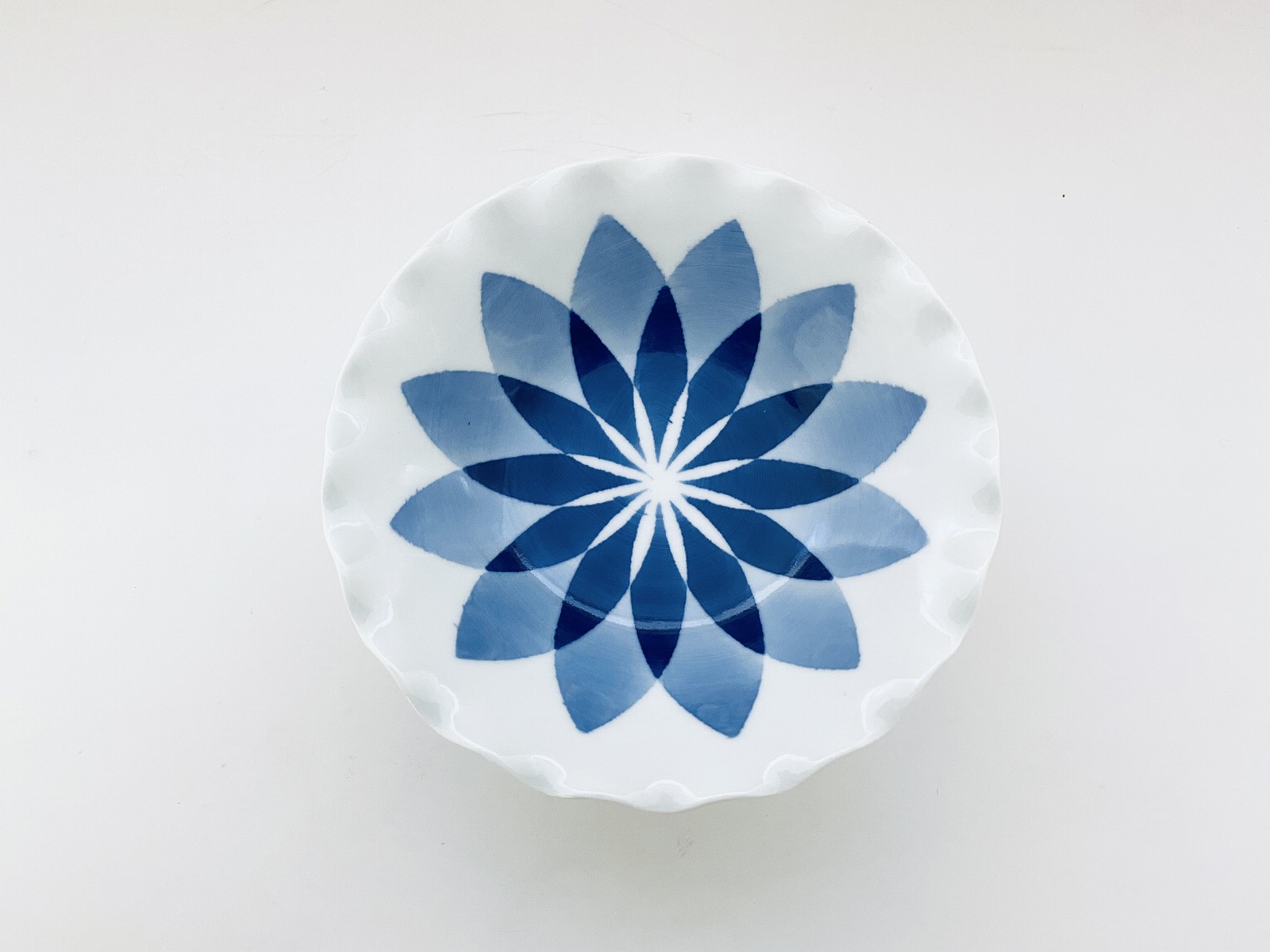 花弁輪花フルーツ鉢 しん窯青花匠限定商品