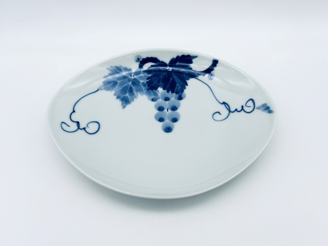 ぶどう舟型中皿 しん窯青花匠