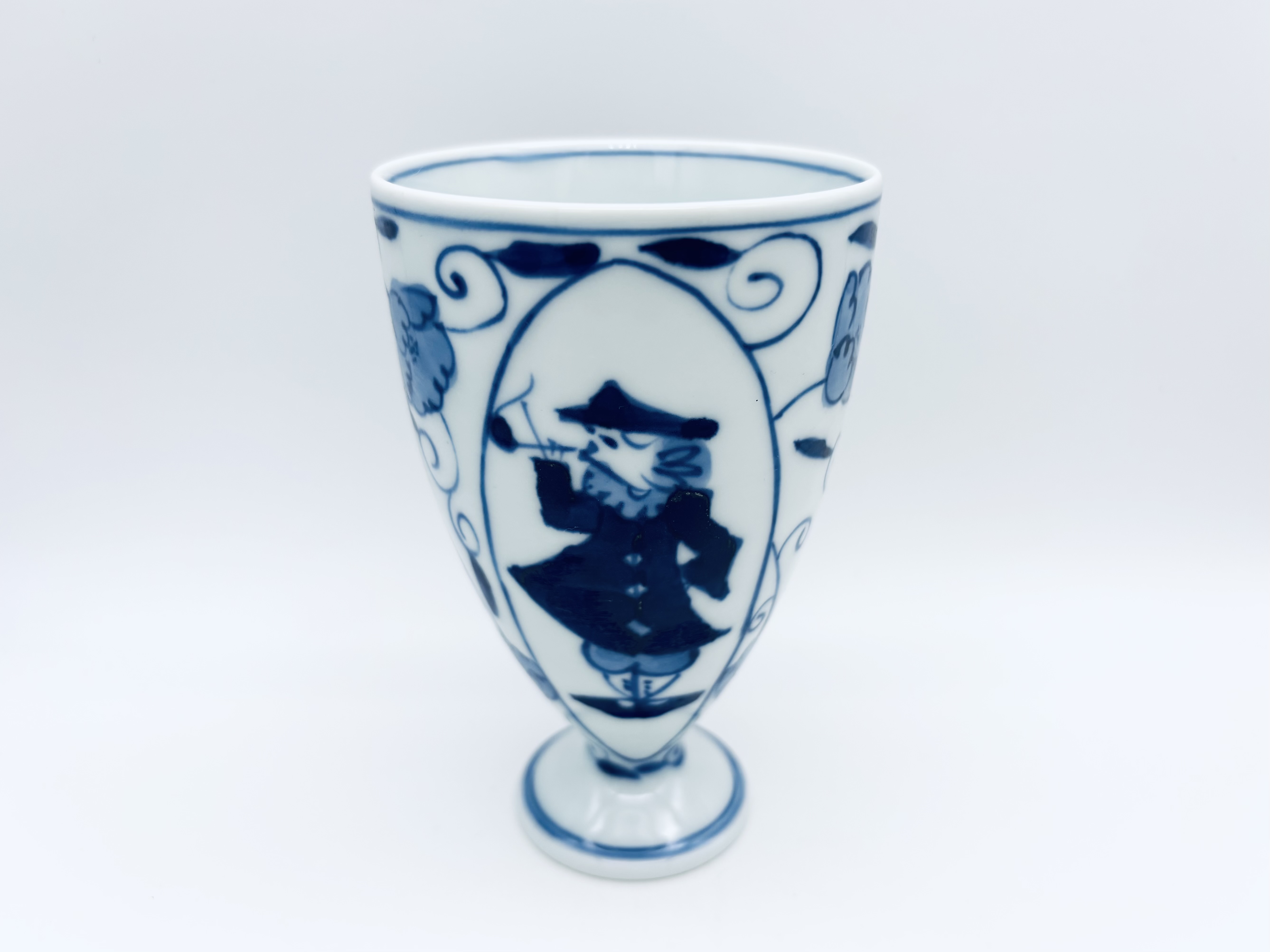 青花　しん窯　　　　　　　　　　　　　　　　　　　　異人さんフリーカップ4個　A 三人異人フリーカップ（中） しん窯 青花