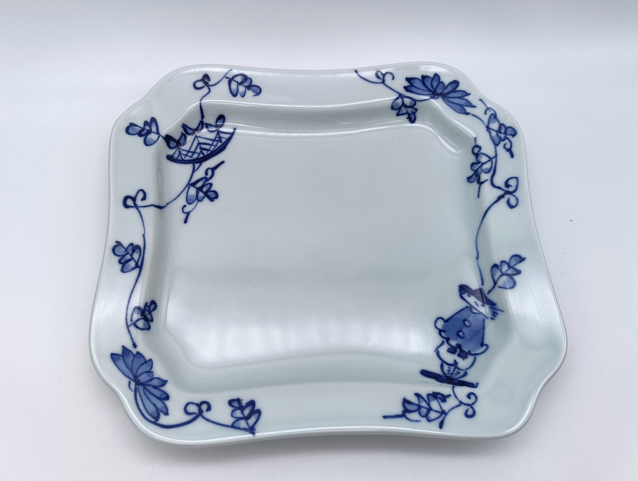 唐草異人　木甲正角皿　しん窯青花　限定商品