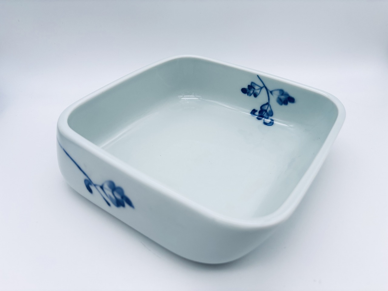 唐草すくい易い鉢 しん窯青花限定商品
