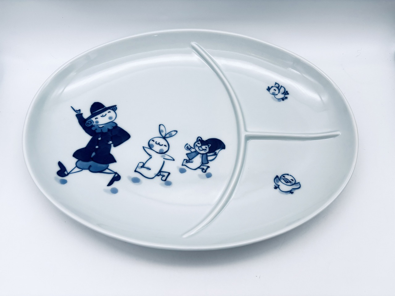 mo紅毛人仕切皿　しん窯青花