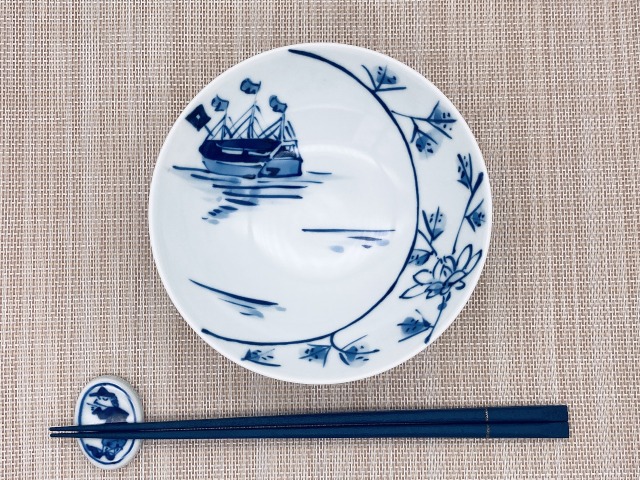 花唐草にオランダ船4.6寸浅飯碗 しん窯 青花 限定商品