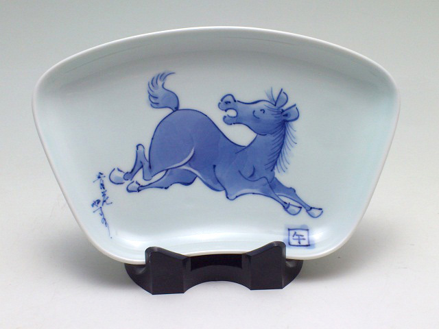 干支午（馬）飾り扇形皿 しん窯 青花