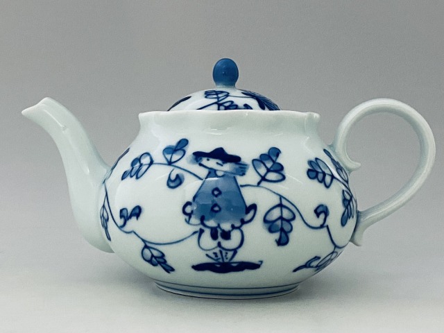 唐草異人輪花ポット しん窯 青花