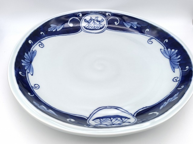 濃牡丹帆船　うず彫９寸皿　しん窯青花　限定商品