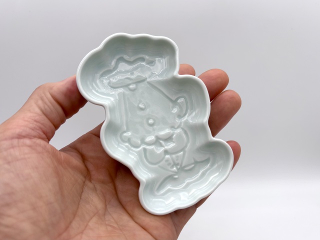 濃マント異人 刻の小皿