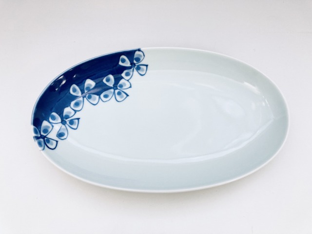 花つなぎ小判幅広焼皿 しん窯青花