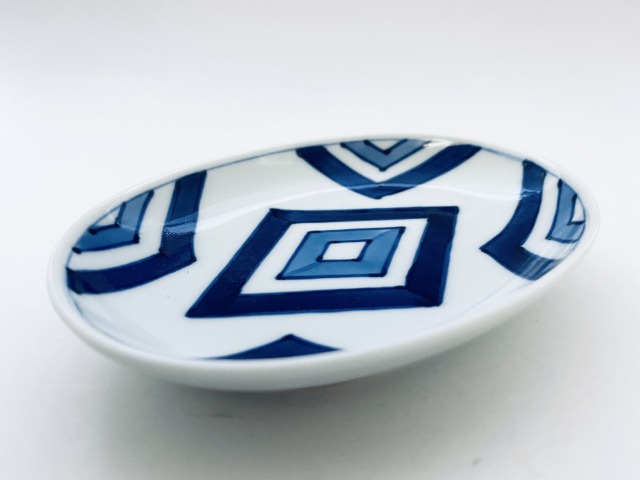 しん窯 青花　小判小皿　ハーモニー シリーズ五枚　送料無料　新品 しん窯青花 異国情緒の絵柄を楽しむ小判小皿5枚セット 有田焼