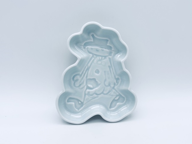 マント異人 刻の小皿