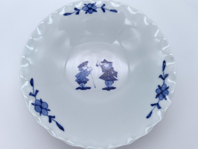 パイプとステッキ異人　輪花平鉢　しん窯青花　限定商品