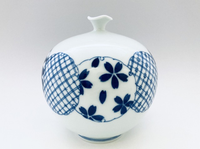 桜亀甲に地文丸壺 青花匠限定商品