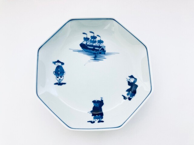 mo三人異人と帆船 正八角６寸皿 しん窯青花