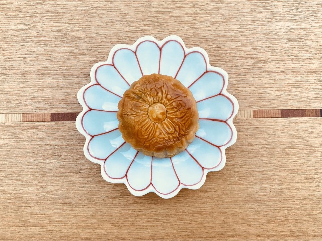 年代不明　九谷焼　小皿　希少　菊割皿　菊と桐紋様 年代不明九谷焼小皿希少菊割皿菊と桐紋様