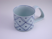 七宝地紋倒れにくいマグカップ（小） しん窯 青花