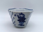 三人異人パイプ異人　六角小付　しん窯青花　限定商品