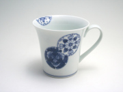 有田焼 青花匠　雪輪花紋反マグカップ