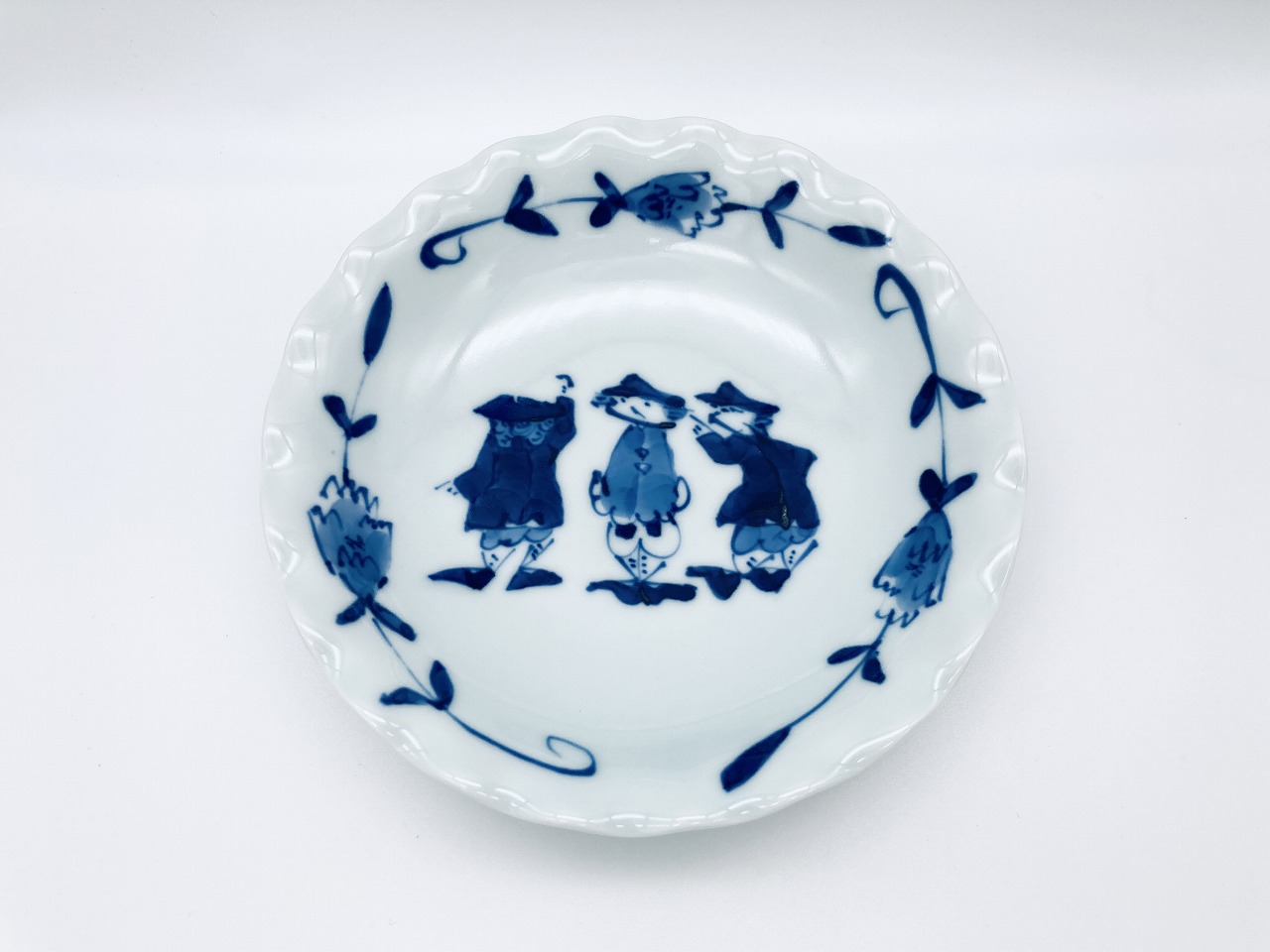 mo三人異人輪花深小皿 しん窯 青花