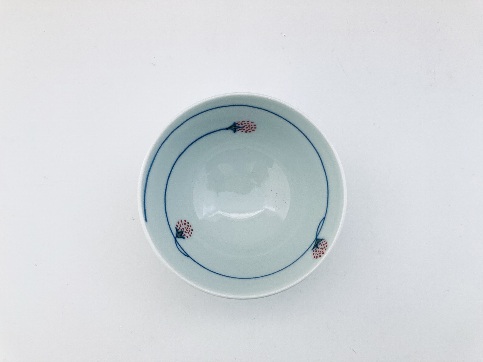 mo(赤)つるいちご3.8寸丸飯碗  しん窯 青花