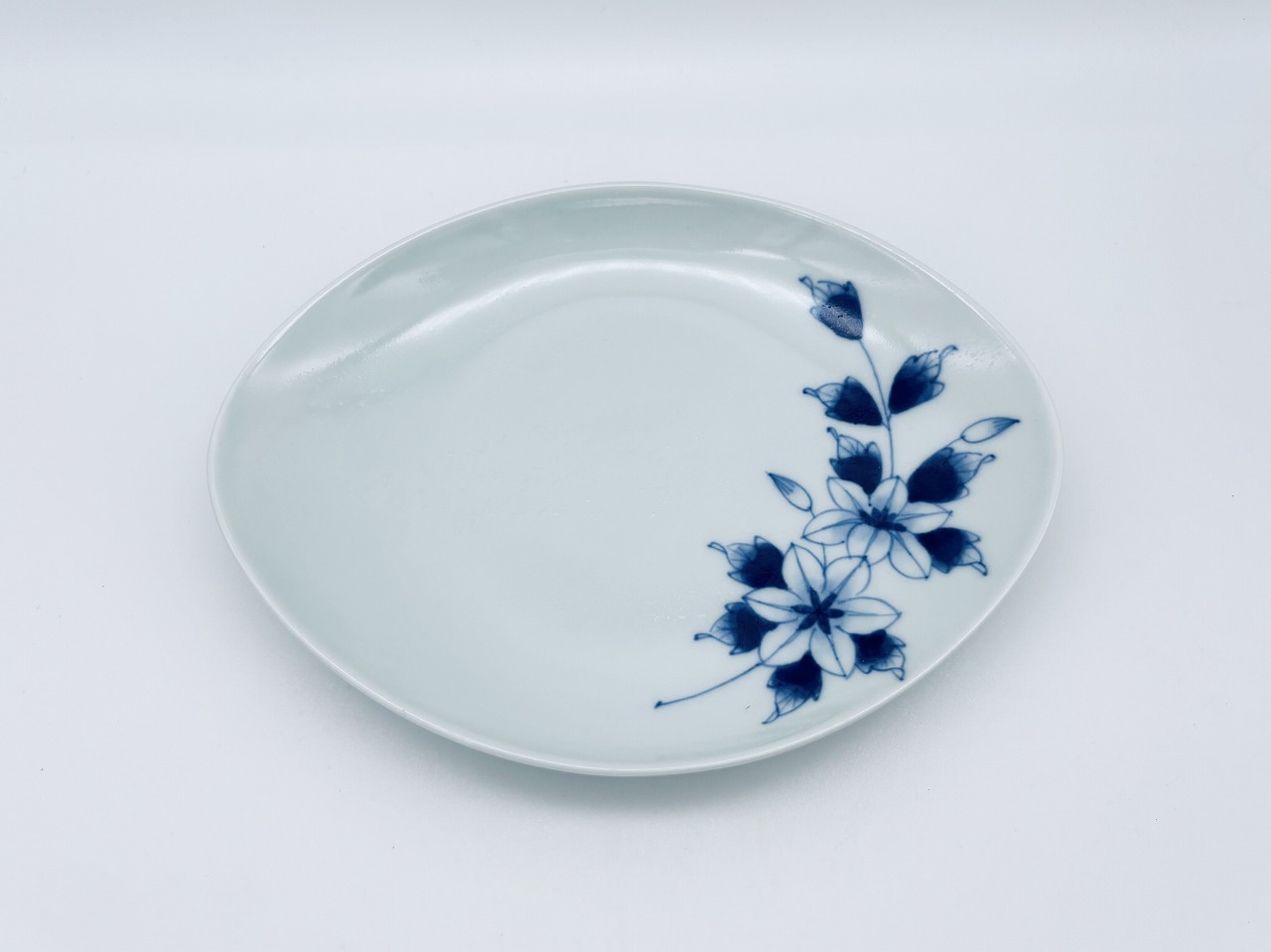 鉄仙花舟型銘々皿 しん窯青花匠 限定商品