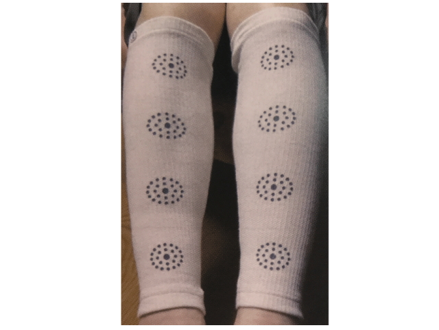 原子模型型　「CMC　レッグウォーマー」　〜螺旋構造をした不思議な炭素繊維カーボンマイクロコイル〜　